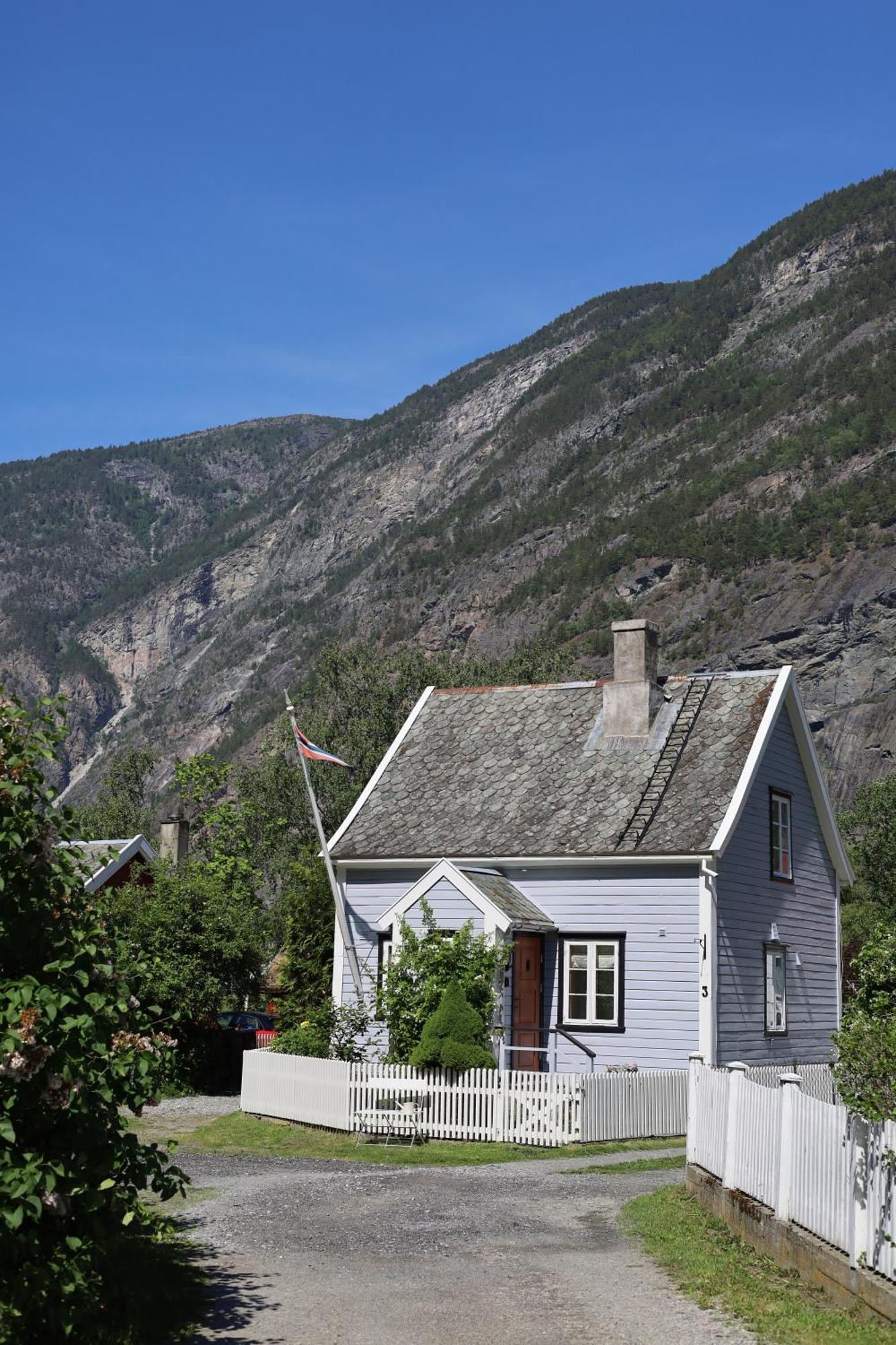 Holiday home Veslegarden Laerdalsoyri